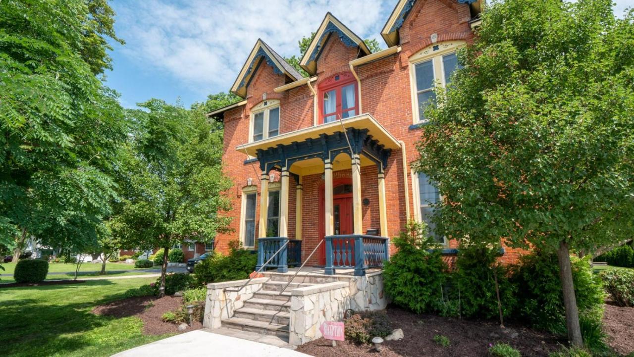 ホテル The Woodbridge House Kingsville エクステリア 写真