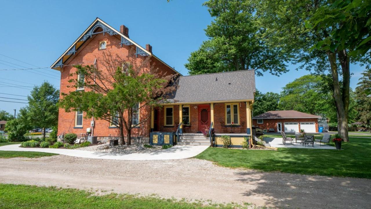 ホテル The Woodbridge House Kingsville エクステリア 写真