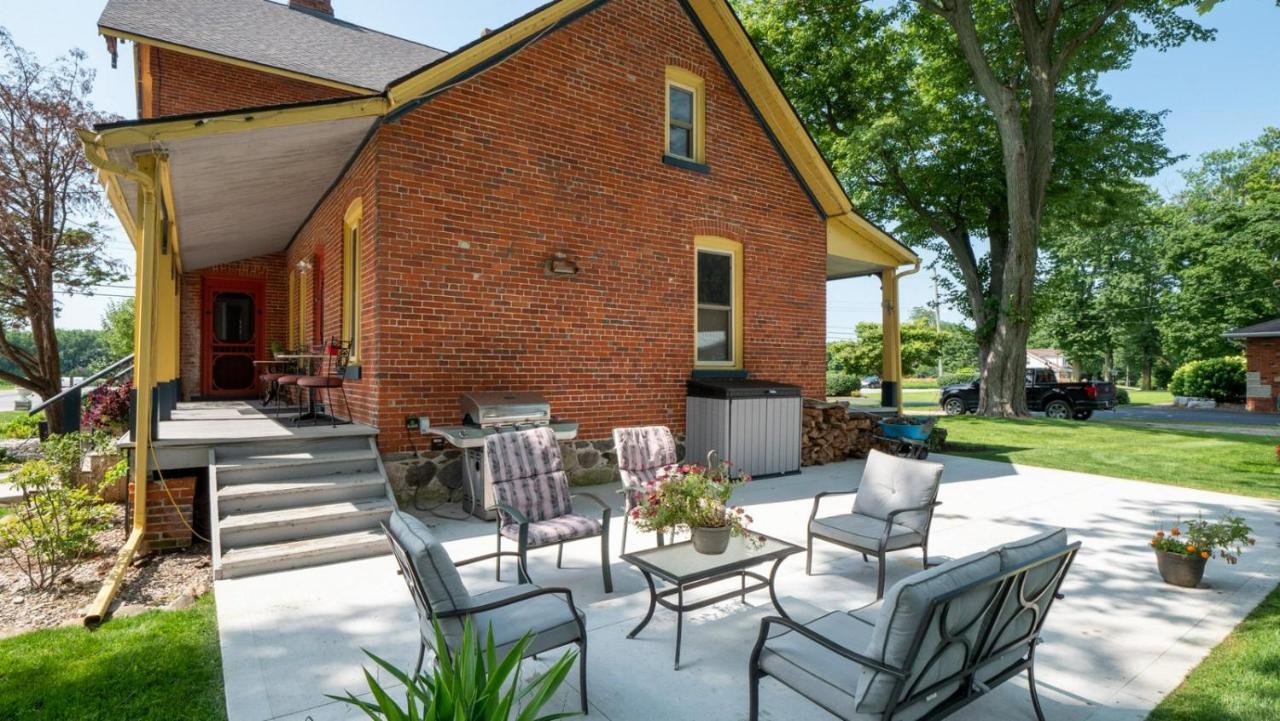 ホテル The Woodbridge House Kingsville エクステリア 写真
