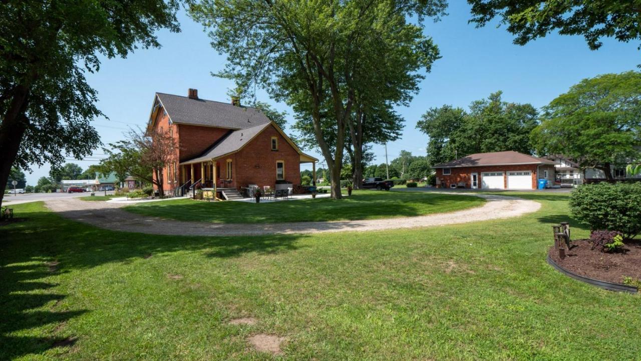 ホテル The Woodbridge House Kingsville エクステリア 写真