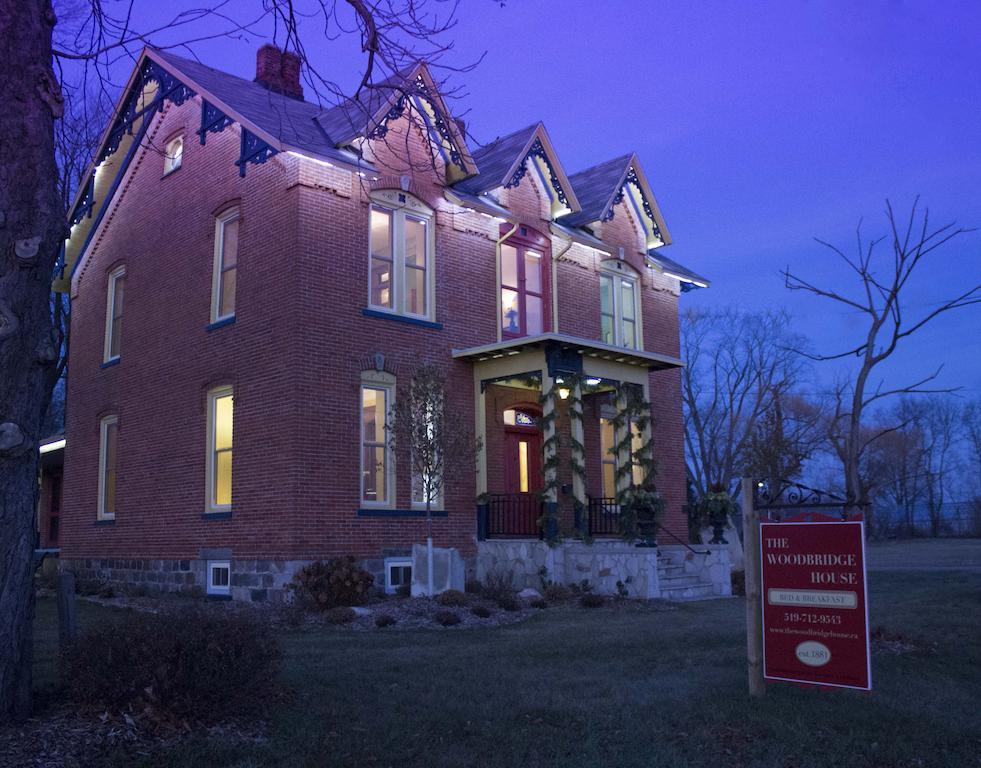 ホテル The Woodbridge House Kingsville エクステリア 写真