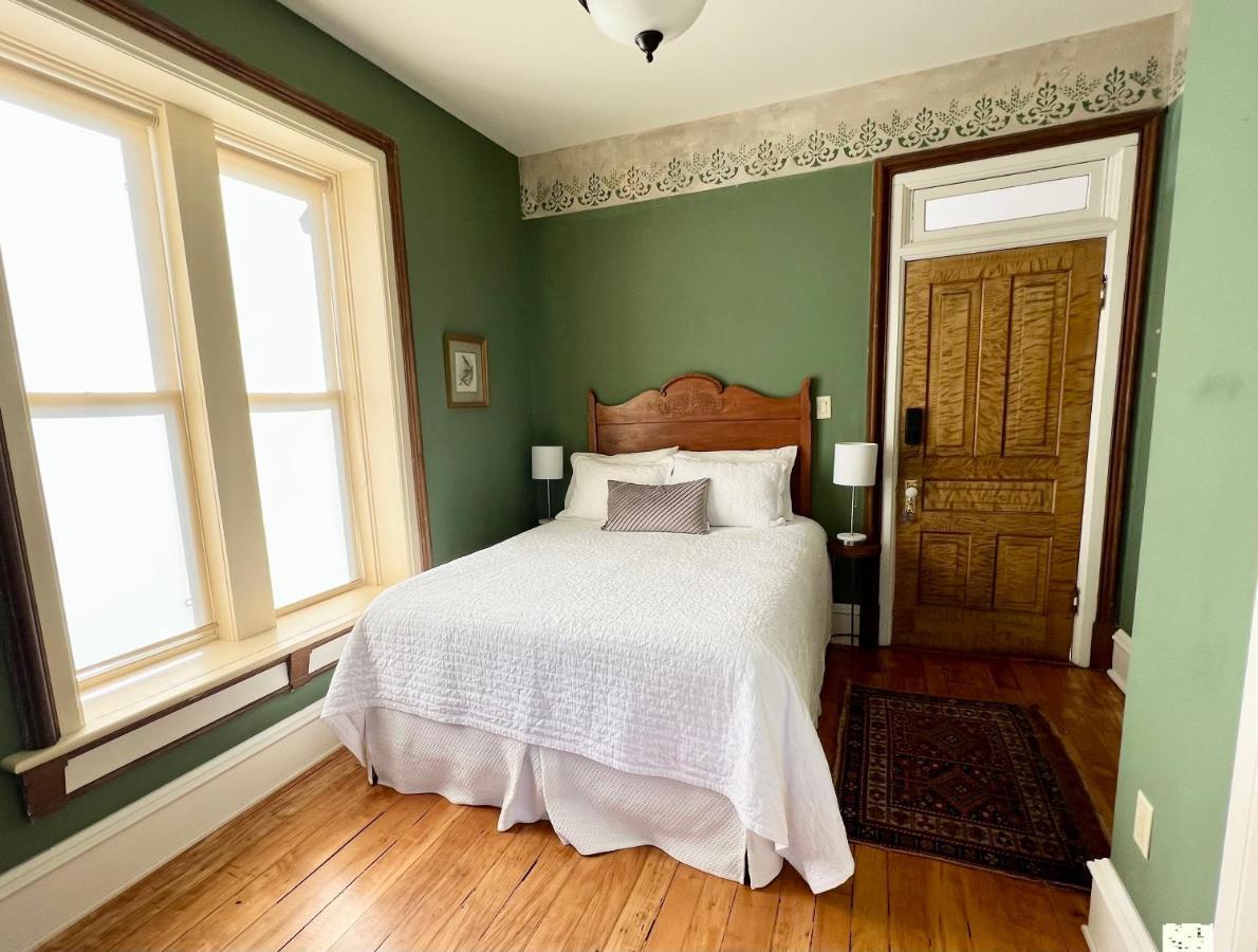 ホテル The Woodbridge House Kingsville エクステリア 写真