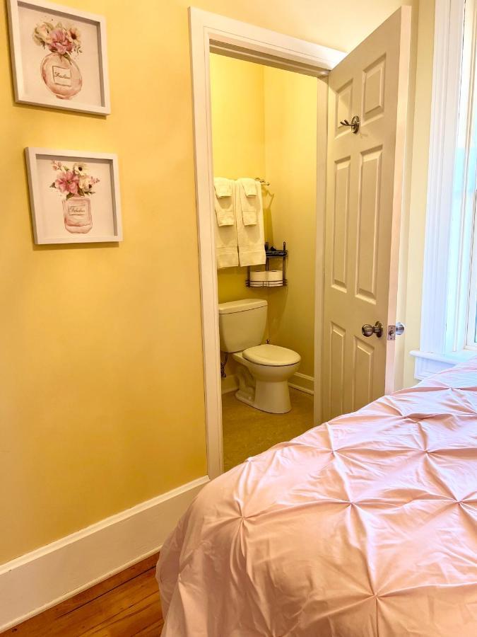 ホテル The Woodbridge House Kingsville エクステリア 写真