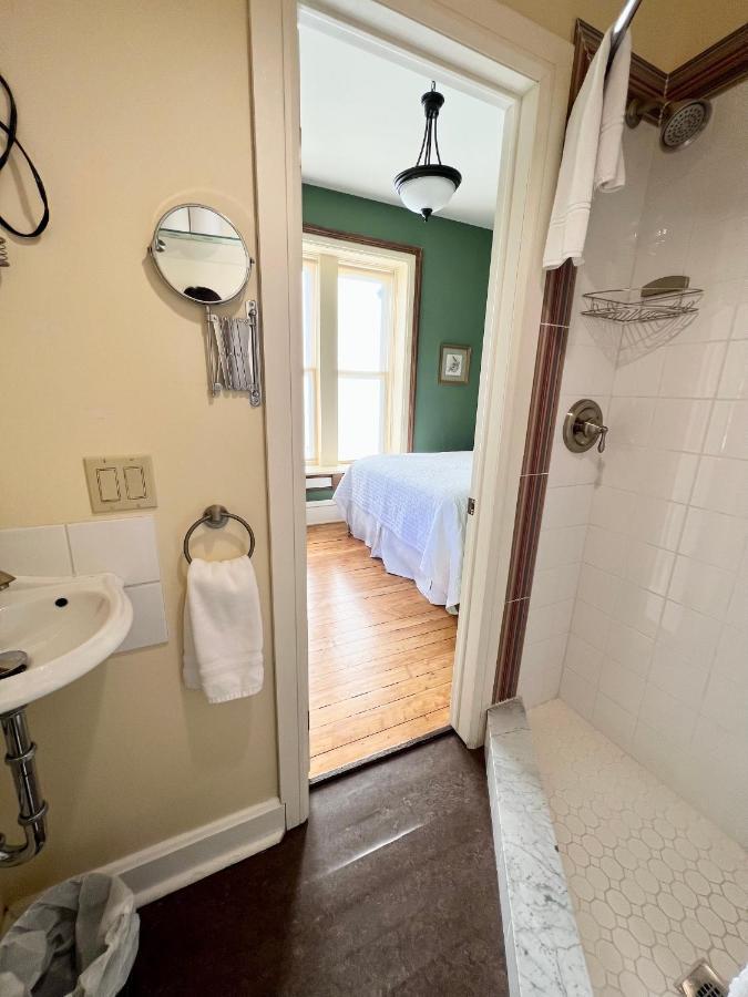 ホテル The Woodbridge House Kingsville エクステリア 写真