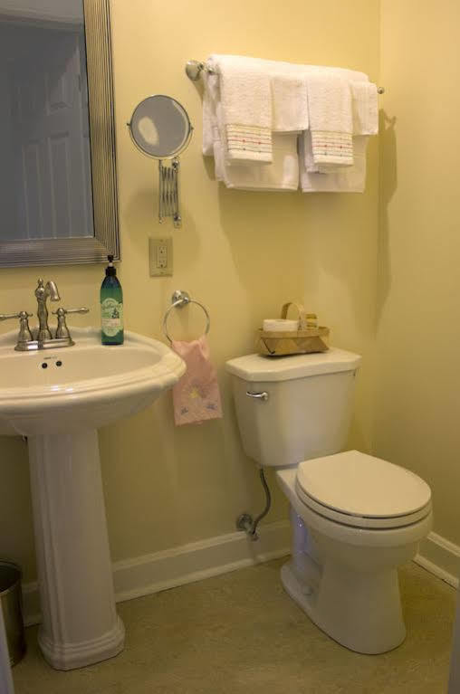 ホテル The Woodbridge House Kingsville エクステリア 写真